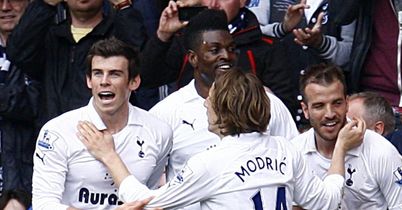 Tottenham: Celebrate Van der Vaart goal